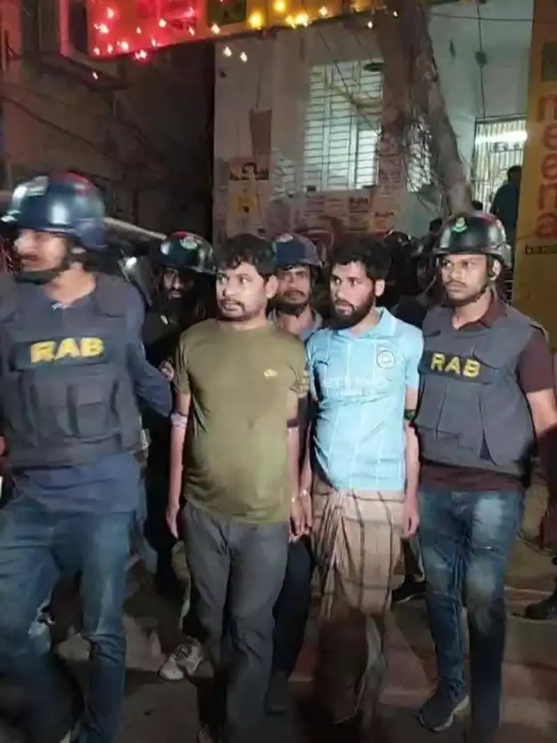 মধ্যরাতে র্যাবের অভিযান মিয়ানমারের আরাকান আর্মি আরসার ৪ সন্ত্রাসী আটক মধ্যরাতে র্যাবের অভিযান মিয়ানমারের আরাকান আর্মি আরসার ৪ সন্ত্রাসী আটক