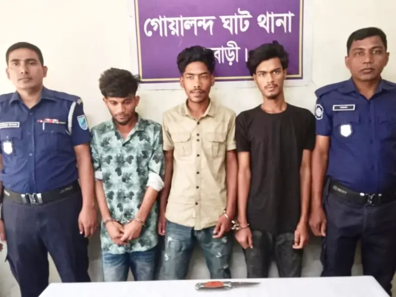গোয়ালন্দে ডাকাতি প্রস্তুতিকালে তিন যুবক আটক গোয়ালন্দে ডাকাতি প্রস্তুতিকালে তিন যুবক আটক