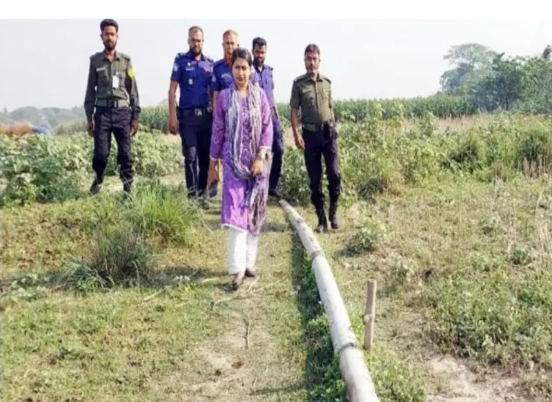 পদ্মার চরের ড্রেজার ধ্বংস করলেন ইউএনও পদ্মার চরের ড্রেজার ধ্বংস করলেন ইউএনও