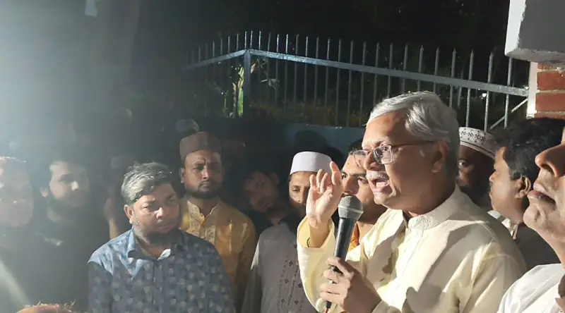 উপাচার্যের আশ্বাসে আন্দোলন স্থগিত করলেন বিক্ষোভকারীরা উপাচার্যের আশ্বাসে আন্দোলন স্থগিত করলেন বিক্ষোভকারীরা