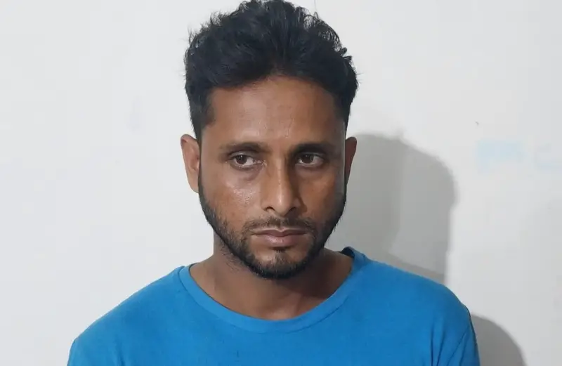 গৃহবধূকে ধর্ষণ চেষ্টা ভিডিও ধারণ করে ব্ল্যাকমেইল, যুবক গ্রেপ্তার গৃহবধূকে ধর্ষণ চেষ্টা ভিডিও ধারণ করে ব্ল্যাকমেইল, যুবক গ্রেপ্তার