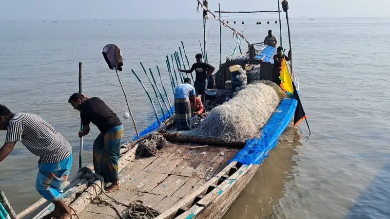নিষেধাজ্ঞা শেষে ভোলার নদীতে কাঙ্ক্ষিত ইলিশ না পেয়ে হতাশ জেলেরা নিষেধাজ্ঞা শেষে ভোলার নদীতে কাঙ্ক্ষিত ইলিশ না পেয়ে হতাশ জেলেরা