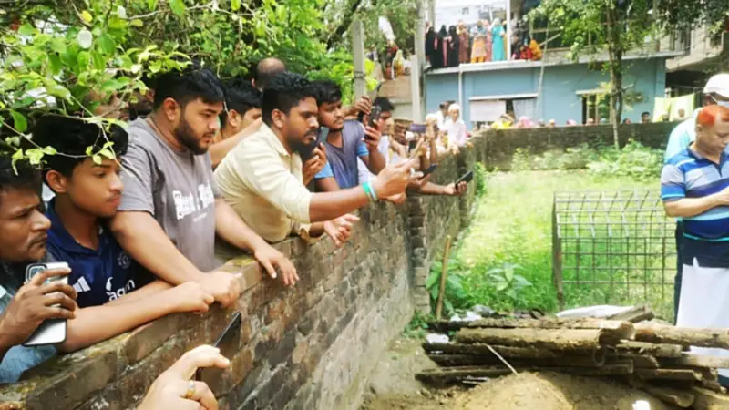 নরসিংদীতে দাফনের ৬ মাস পর পৌর কমিশনারের মরদেহ উত্তোলন নরসিংদীতে দাফনের ৬ মাস পর পৌর কমিশনারের মরদেহ উত্তোলন