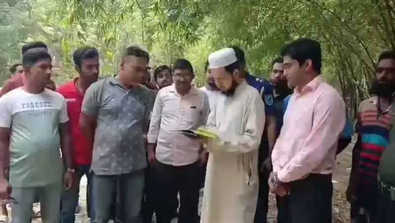 শহীদ সাগরের মরদেহ উত্তোলনে পরিবারের আপত্তি, আদালতের নির্দেশে গিয়েও ফিরে এলেন ম্যাজিস্ট্রেট শহীদ সাগরের মরদেহ উত্তোলনে পরিবারের আপত্তি, আদালতের নির্দেশে গিয়েও ফিরে এলেন ম্যাজিস্ট্রেট