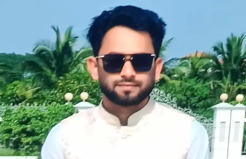 নিষিদ্ধ ছাত্রলীগ নেতাকে গৃহবধূর খাটের নিচ থেকে বের করার ভিডিও ভাইরাল নিষিদ্ধ ছাত্রলীগ নেতাকে গৃহবধূর খাটের নিচ থেকে বের করার ভিডিও ভাইরাল