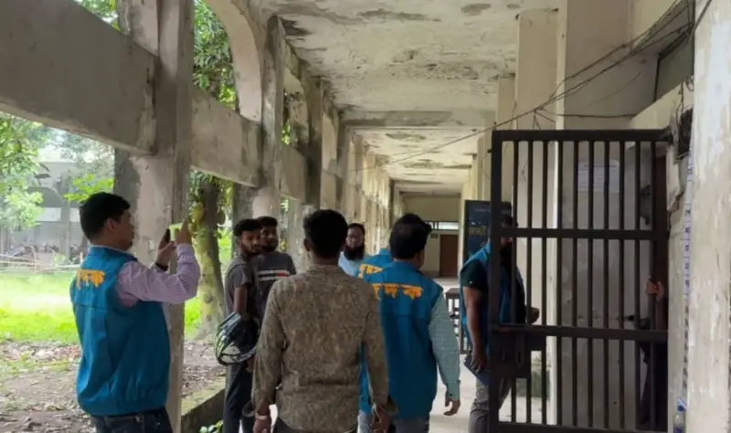 মাদারীপুরে বিআরটিএ অফিসে দুদকের অভিযান, অফিসে পাওয়া যায়নি কাউকে মাদারীপুরে বিআরটিএ অফিসে দুদকের অভিযান, অফিসে পাওয়া যায়নি কাউকে