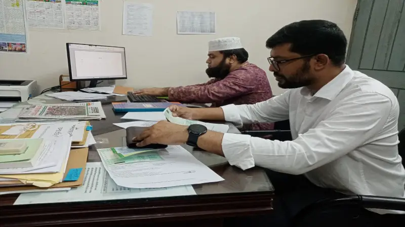 নারায়ণগঞ্জে বিআরটিএ কার্যালয়ে দুদকের অভিযান নারায়ণগঞ্জে বিআরটিএ কার্যালয়ে দুদকের অভিযান