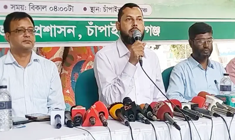 এবারও থাকছে না ম্যাংগো ক্যালেন্ডার, পরিপক্ব হলেই পাড়া যাবে চাঁপাইনবাবগঞ্জের আম এবারও থাকছে না ম্যাংগো ক্যালেন্ডার, পরিপক্ব হলেই পাড়া যাবে চাঁপাইনবাবগঞ্জের আম