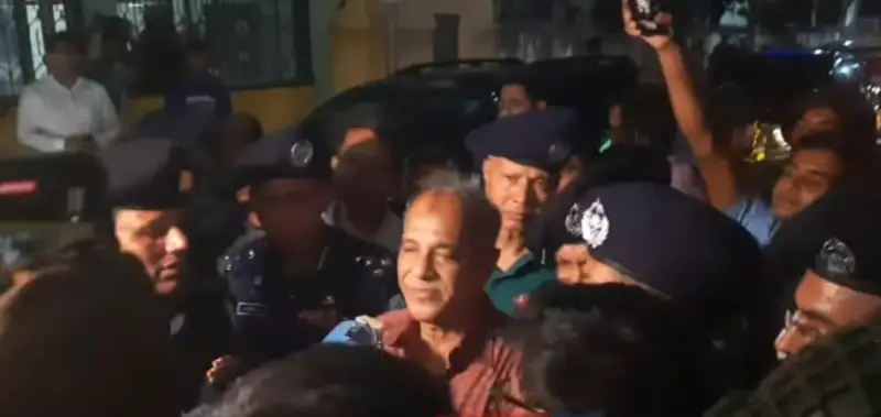 আব্দুল হামিদ পালানোর সঙ্গে জড়িতদের শাস্তি দিতে না পারলে পদত্যাগ করব: স্বরাষ্ট্র উপদেষ্টা আব্দুল হামিদ পালানোর সঙ্গে জড়িতদের শাস্তি দিতে না পারলে পদত্যাগ করব: স্বরাষ্ট্র উপদেষ্টা