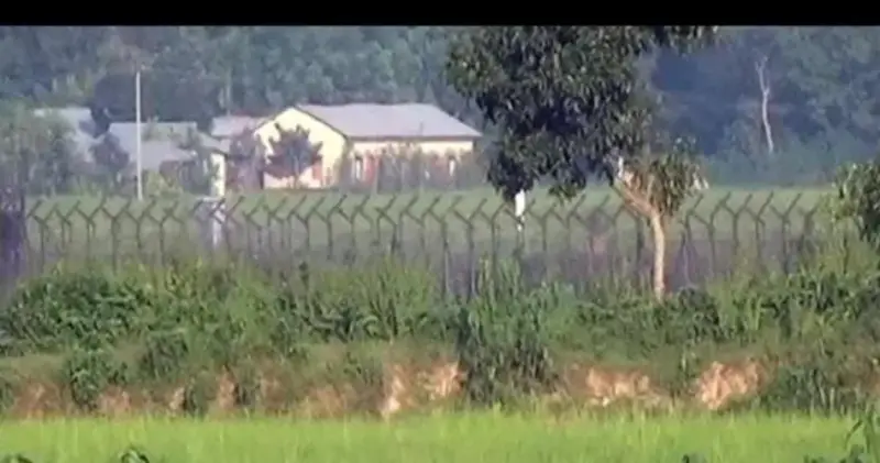 ধলই সীমান্ত দিয়ে ভারত থেকে নারী-শিশুসহ ১৫ জনসহ, ৩ জেলায় শতাধিক অনুপ্রবেশ ধলই সীমান্ত দিয়ে ভারত থেকে নারী-শিশুসহ ১৫ জনসহ, ৩ জেলায় শতাধিক অনুপ্রবেশ