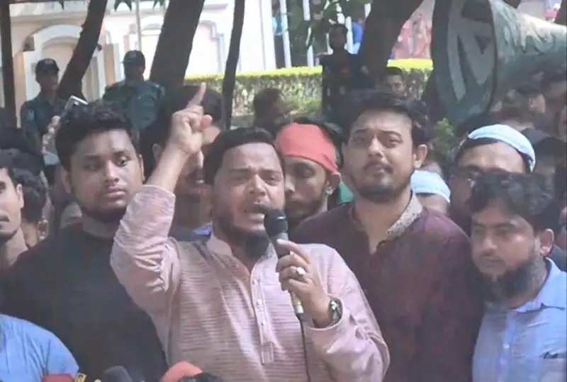 গণহত্যাকারী দল আওয়ামী লীগ নিষিদ্ধ করেই ঘরে ফিরব : যমুনায় ড. মাসুদ গণহত্যাকারী দল আওয়ামী লীগ নিষিদ্ধ করেই ঘরে ফিরব : যমুনায় ড. মাসুদ