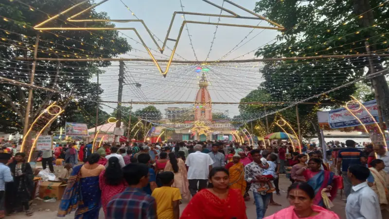 হাজার হাজার ভক্তবৃন্দের আগমনে মুখরিত ফরিদপুরের শ্রীধাম শ্রী অঙ্গন হাজার হাজার ভক্তবৃন্দের আগমনে মুখরিত ফরিদপুরের শ্রীধাম শ্রী অঙ্গন