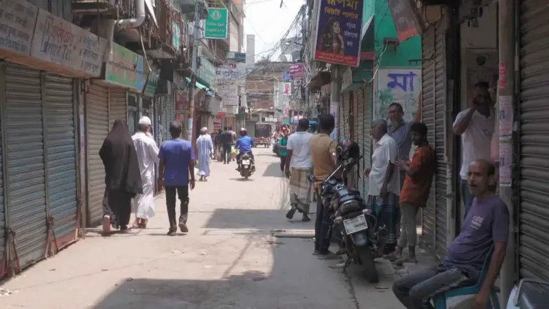 বাগেরহাটে বাণিজ্য মেলা বন্ধের দাবিতে ব্যবসায়ীদের দোকান বন্ধ বাগেরহাটে বাণিজ্য মেলা বন্ধের দাবিতে ব্যবসায়ীদের দোকান বন্ধ