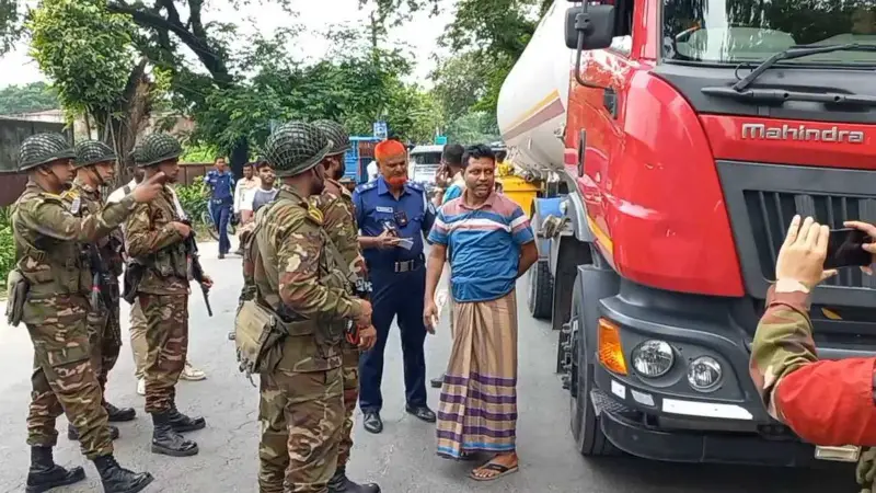 পঞ্চগড়ে সেনাবাহিনীকে নিয়ে বিআরটিএ’র অভিযান পঞ্চগড়ে সেনাবাহিনীকে নিয়ে বিআরটিএ’র অভিযান