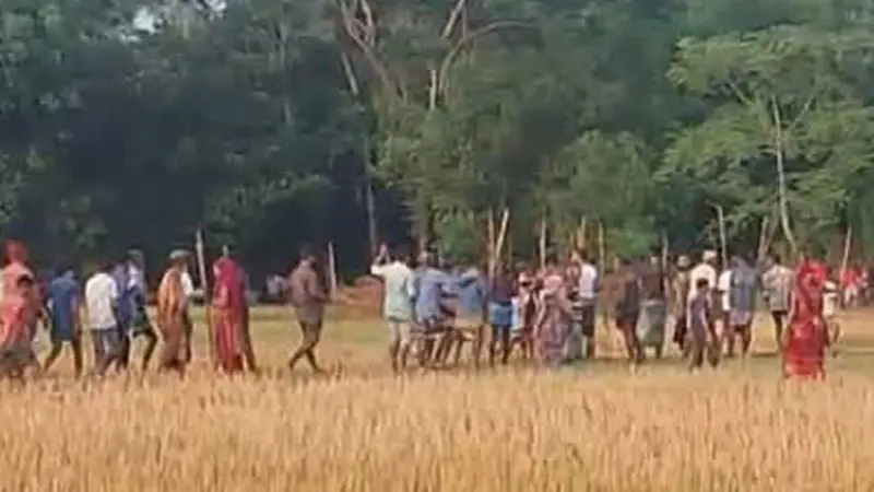 অশ্লীল ভিডিও ধারণ করে ফেসবুকে ভাইরাল করায় দুই পক্ষের সংঘর্ষ, আহত ২৫ অশ্লীল ভিডিও ধারণ করে ফেসবুকে ভাইরাল করায় দুই পক্ষের সংঘর্ষ, আহত ২৫