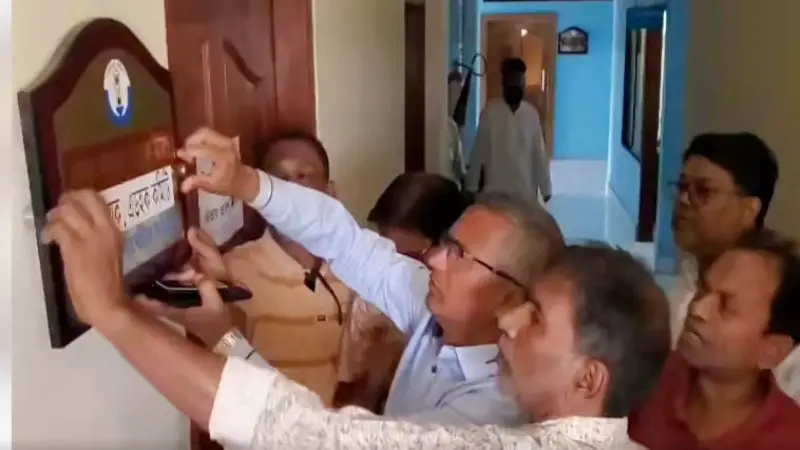 হত্যা মামলার আসামি হয়েও বগুড়ায় ডায়াবেটিক হাসপাতালের নিয়ন্ত্রণে নিষিদ্ধ আ. লীগ নেতা হত্যা মামলার আসামি হয়েও বগুড়ায় ডায়াবেটিক হাসপাতালের নিয়ন্ত্রণে নিষিদ্ধ আ. লীগ নেতা