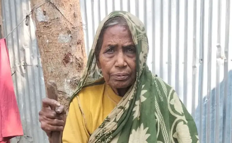 উলিপুরে বীর মুক্তিযোদ্ধার স্ত্রী’র দিন কাটে ভিক্ষা করে উলিপুরে বীর মুক্তিযোদ্ধার স্ত্রী’র দিন কাটে ভিক্ষা করে