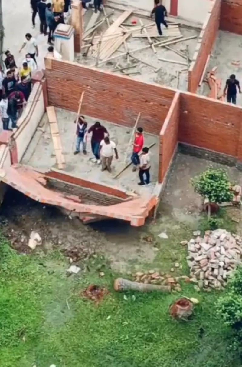 রওশন এরশাদের পৈত্রিক বাড়িতে হামলা ও ভাঙচুর রওশন এরশাদের পৈত্রিক বাড়িতে হামলা ও ভাঙচুর