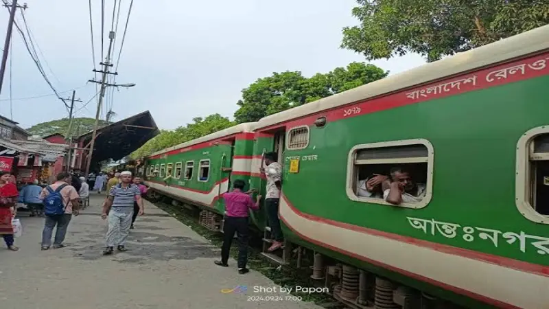 নেত্রকোনায় চলন্ত ট্রেনে বগি রেখে বিচ্ছিন্ন হলো ইঞ্জিন নেত্রকোনায় চলন্ত ট্রেনে বগি রেখে বিচ্ছিন্ন হলো ইঞ্জিন