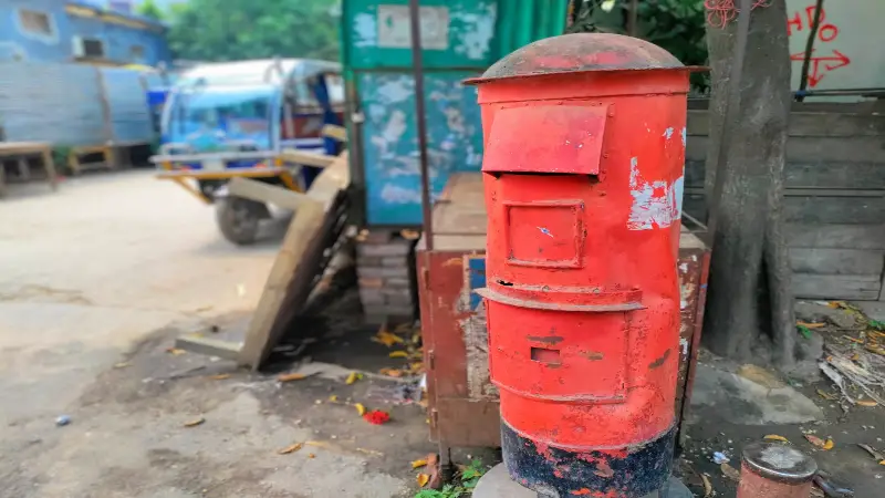 পাবনায় চিঠির স্মৃতি নিয়ে দাঁড়িয়ে আছে ডাক বাক্স পাবনায় চিঠির স্মৃতি নিয়ে দাঁড়িয়ে আছে ডাক বাক্স