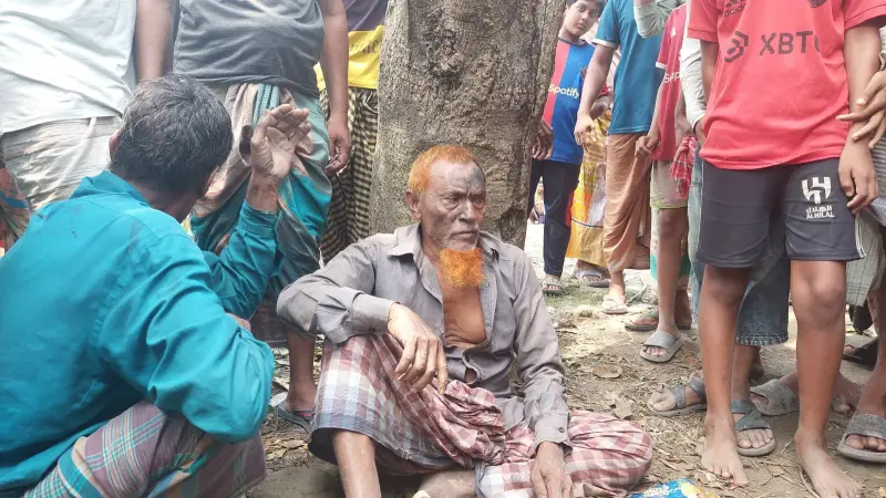 শিশু ধর্ষণচেষ্টার অভিযোগে বৃদ্ধের মুখে চুনকালি, জুতার মালা পরিয়ে পুলিশে সোপর্দ শিশু ধর্ষণচেষ্টার অভিযোগে বৃদ্ধের মুখে চুনকালি, জুতার মালা পরিয়ে পুলিশে সোপর্দ