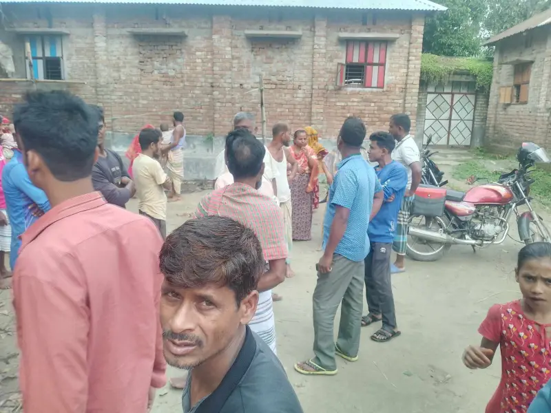 ইট ভাটার গর্তে পড়ে প্রাণ হারাল ছয় বছরের শিশু ইট ভাটার গর্তে পড়ে প্রাণ হারাল ছয় বছরের শিশু