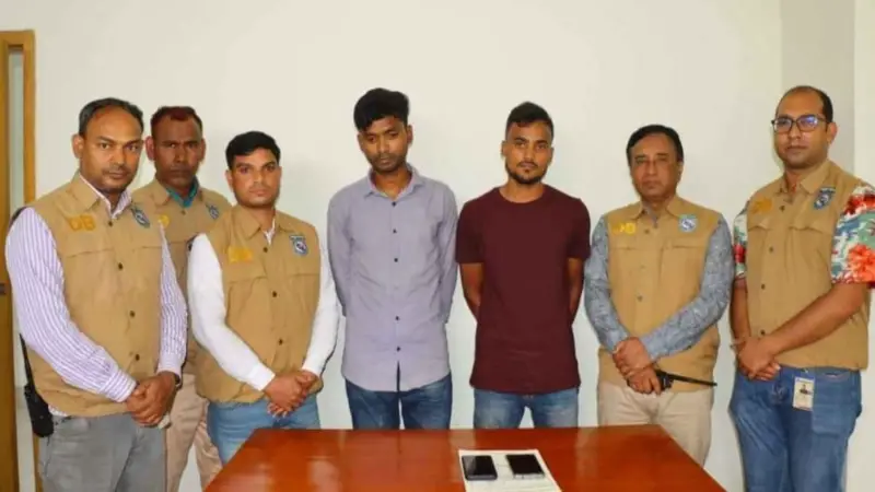 রংপুরে পুলিশ কনস্টেবল নিয়োগে ডিভাইস ব্যবহার; পরীক্ষার্থী ও সহযোগী আটক রংপুরে পুলিশ কনস্টেবল নিয়োগে ডিভাইস ব্যবহার; পরীক্ষার্থী ও সহযোগী আটক