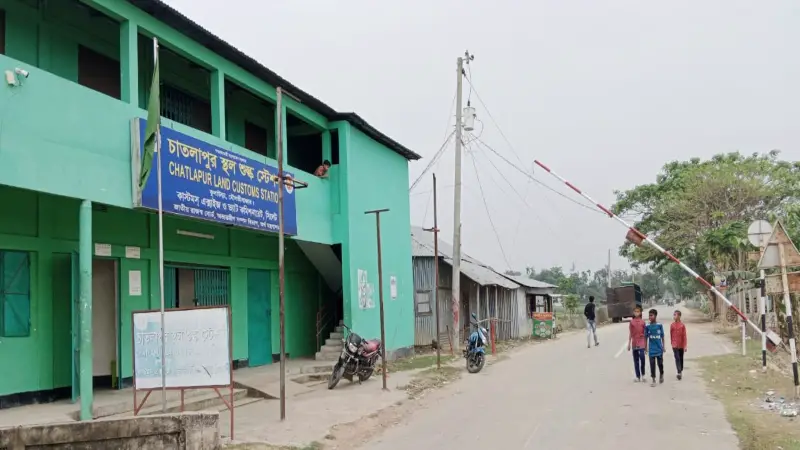 চাতলাপুর চেকপোস্ট দিয়ে তৈরি পোশাক, প্লাস্টিক ও জুস রপ্তানি বন্ধ করলো ভারত চাতলাপুর চেকপোস্ট দিয়ে তৈরি পোশাক, প্লাস্টিক ও জুস রপ্তানি বন্ধ করলো ভারত