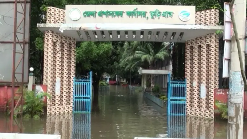 কুড়িগ্রামে ড্রেনেজ ব্যবস্থা না থাকায় দূর্ভোগে পৌরবাসী