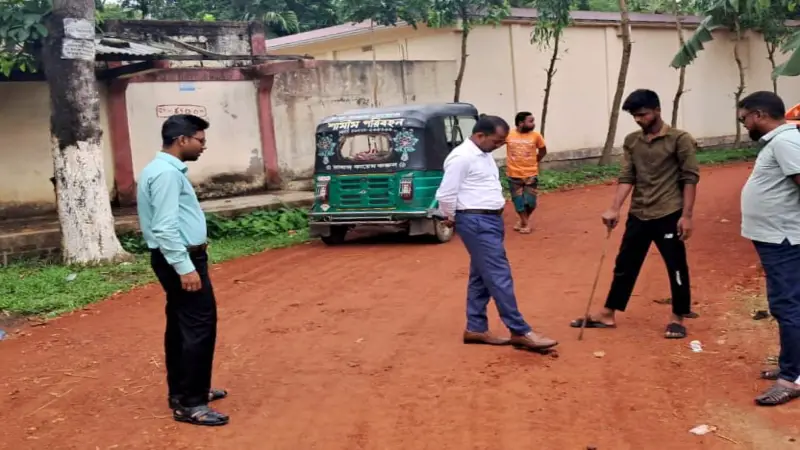 ভাঙ্গুড়া-নওগাঁ সড়কে কাজ বন্ধ, প্রাণ গেল বাবা-ছেলের ভাঙ্গুড়া-নওগাঁ সড়কে কাজ বন্ধ, প্রাণ গেল বাবা-ছেলের