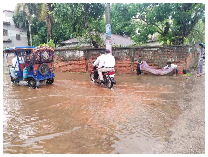 নোয়াখালীতে ভারী বৃষ্টিপাতে সৃষ্ট জলাবদ্ধতায় জনদুর্ভোগ নোয়াখালীতে ভারী বৃষ্টিপাতে সৃষ্ট জলাবদ্ধতায় জনদুর্ভোগ