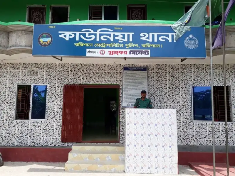 পুলিশের হাতকড়া পরেই পালালো দুই মাদকসেবী যুবক পুলিশের হাতকড়া পরেই পালালো দুই মাদকসেবী যুবক