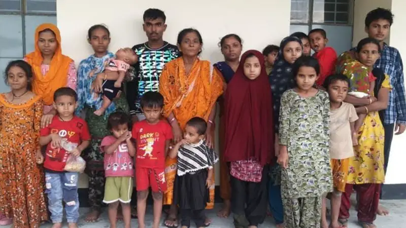 পঞ্চগড় সীমান্তে ভারতের পুশইন, ১৩ শিশুসহ আটক ২১ পঞ্চগড় সীমান্তে ভারতের পুশইন, ১৩ শিশুসহ আটক ২১