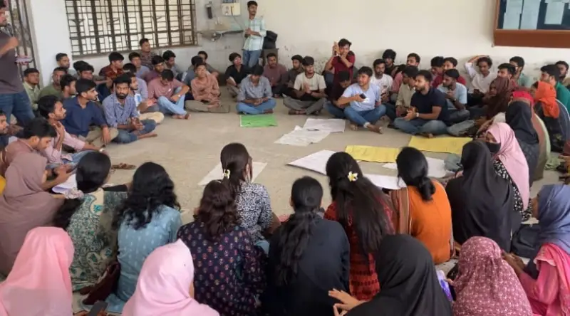 তিন দাবিতে অনশনে রাবি ফোকলোর বিভাগের শিক্ষার্থীরা তিন দাবিতে অনশনে রাবি ফোকলোর বিভাগের শিক্ষার্থীরা