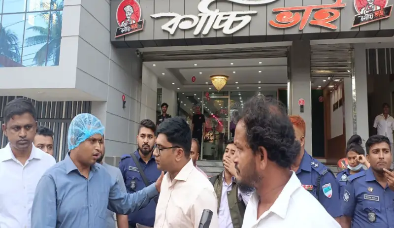 ‘কাচ্চি ভাই’, ‘অনন্যা ঘোষ ডেয়ারি’র মালিকের বিরুদ্ধে গ্রেফতারি পরোয়ানা ‘কাচ্চি ভাই’, ‘অনন্যা ঘোষ ডেয়ারি’র মালিকের বিরুদ্ধে গ্রেফতারি পরোয়ানা