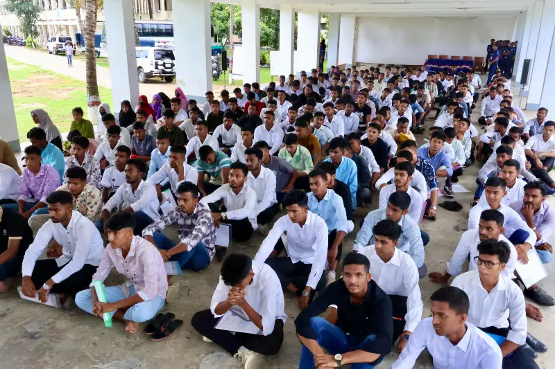 মেধা, যোগ্যতা ও স্বচ্ছতায় কক্সবাজার জেলায় নিয়োগ পেলেন ৩২ জন পুলিশ কনস্টেবল মেধা, যোগ্যতা ও স্বচ্ছতায় কক্সবাজার জেলায় নিয়োগ পেলেন ৩২ জন পুলিশ কনস্টেবল