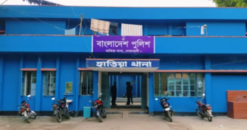 হাতিয়ায় জবরদখলে বাধা দেওয়ায় পুলিশের উপর হামলা, আহত ২ হাতিয়ায় জবরদখলে বাধা দেওয়ায় পুলিশের উপর হামলা, আহত ২