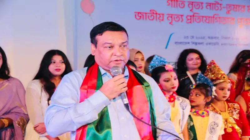 বিজাতীয় সংস্কৃতিকে ছুড়ে ফেলে সুস্থ সাংস্কৃতিক চর্চা করতে হবে: কাদের গনি চৌধুরী বিজাতীয় সংস্কৃতিকে ছুড়ে ফেলে সুস্থ সাংস্কৃতিক চর্চা করতে হবে: কাদের গনি চৌধুরী