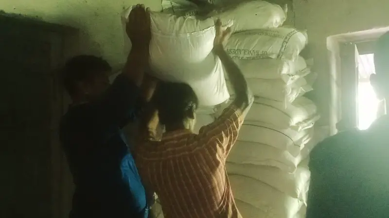 বেলাবতে ২০০ বস্তা সরকারি চাল জব্দ ! বেলাবতে ২০০ বস্তা সরকারি চাল জব্দ !