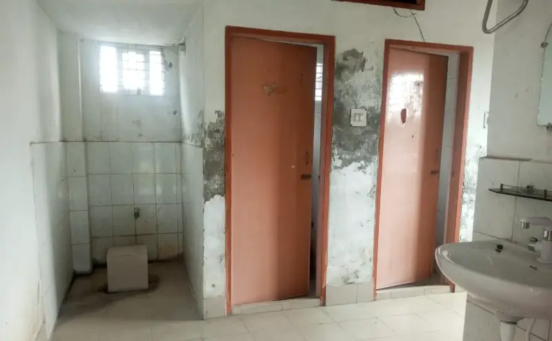 দৈনিক জনকণ্ঠে সংবাদ প্রকাশের পর পরিস্কার করা হলো প্রশাসনিক ভবনের শৌচাগার। দৈনিক জনকণ্ঠে সংবাদ প্রকাশের পর পরিস্কার করা হলো প্রশাসনিক ভবনের শৌচাগার।
