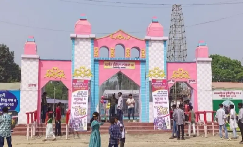 গাইবান্ধায় কুটির শিল্প মেলায় নামে অশ্লীল নৃত্য ও লটারির ফাঁদ, এলাকাবাসীর ক্ষোভ গাইবান্ধায় কুটির শিল্প মেলায় নামে অশ্লীল নৃত্য ও লটারির ফাঁদ, এলাকাবাসীর ক্ষোভ