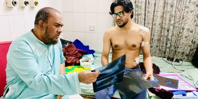 জুলাই-আগস্ট গণআন্দোলনে আহত সিলেটের আব্দুল মতিনের জীবন এখন সংকটাপন্ন জুলাই-আগস্ট গণআন্দোলনে আহত সিলেটের আব্দুল মতিনের জীবন এখন সংকটাপন্ন