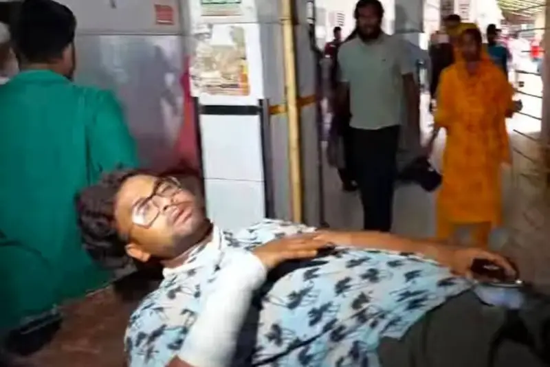 বৈষম্যবিরোধী ছাত্র নেতার উপর দুর্বৃত্তদের ছুরিকাঘাত বৈষম্যবিরোধী ছাত্র নেতার উপর দুর্বৃত্তদের ছুরিকাঘাত