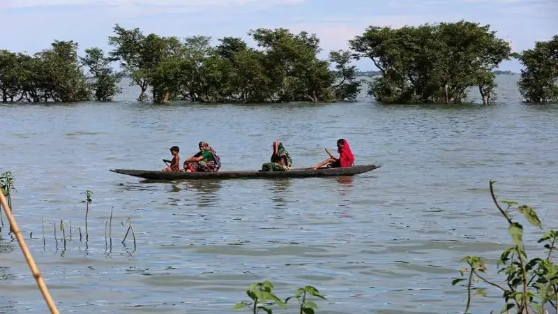 বর্ষায় কিশোরগঞ্জের হাওরে নৌকার রাজত্ব