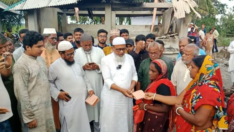 অভয়নগরে অগ্নিকাণ্ডে ক্ষতিগ্রস্ত ১৩ পরিবারের পাশে যশোর জেলা জামায়াত অভয়নগরে অগ্নিকাণ্ডে ক্ষতিগ্রস্ত ১৩ পরিবারের পাশে যশোর জেলা জামায়াত