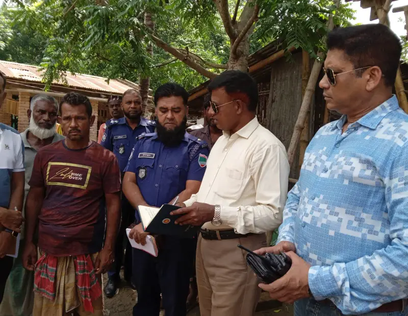 চুয়াডাঙ্গায় একই রাতে দুই বাড়িতে ডাকাতি, টাকা-স্বর্ণালঙ্কারসহ লক্ষাধিক টাকার মালামাল লুট: বোমা সাদৃষ্য বস্তু উদ্ধার চুয়াডাঙ্গায় একই রাতে দুই বাড়িতে ডাকাতি, টাকা-স্বর্ণালঙ্কারসহ লক্ষাধিক টাকার মালামাল লুট: বোমা সাদৃষ্য বস্তু উদ্ধার