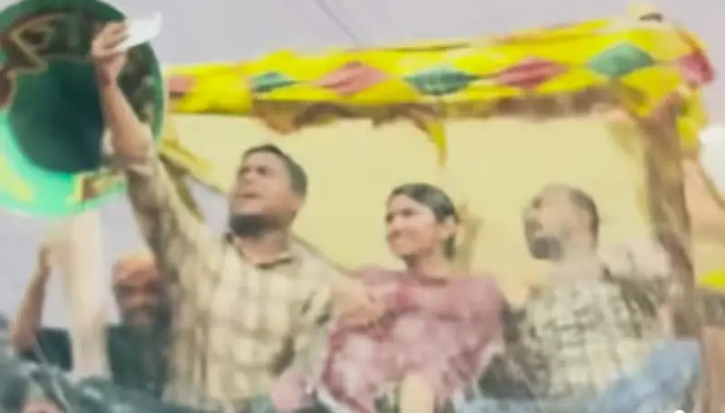 এনসিপির পথসভার মাঝেই বৃষ্টি, সবকিছু অতিক্রম করে হাসনাতের নেতৃত্বে এগিয়ে যাচ্ছে বিপ্লবী ছাত্রজনতা এনসিপির পথসভার মাঝেই বৃষ্টি, সবকিছু অতিক্রম করে হাসনাতের নেতৃত্বে এগিয়ে যাচ্ছে বিপ্লবী ছাত্রজনতা