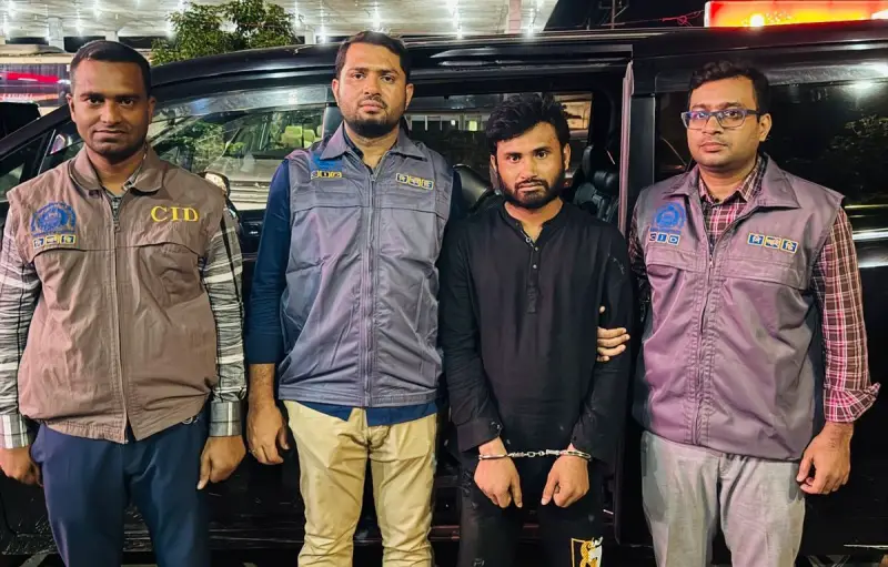 তান্ত্রিক সাধনের বিজ্ঞাপন দিয়ে প্রতারণা ও জিম্মি করে নারীদের অর্থ আত্মসাৎকারী সিআইডির হাতে গ্রেফতার তান্ত্রিক সাধনের বিজ্ঞাপন দিয়ে প্রতারণা ও জিম্মি করে নারীদের অর্থ আত্মসাৎকারী সিআইডির হাতে গ্রেফতার