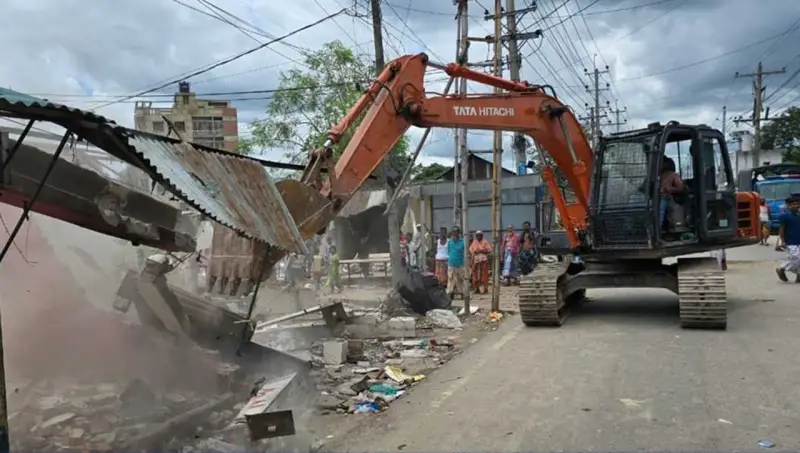 নরসিংদীতে তৃতীয় দফায় রেলওয়ের জায়গায় অবৈধ স্থাপনায় অভিযান নরসিংদীতে তৃতীয় দফায় রেলওয়ের জায়গায় অবৈধ স্থাপনায় অভিযান