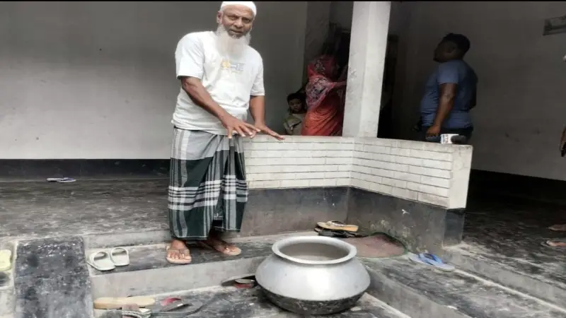 কুষ্টিয়ায় হাড়িতে জমা পানিতে ডুবে দুই বছরের শিশুর মৃত্যু কুষ্টিয়ায় হাড়িতে জমা পানিতে ডুবে দুই বছরের শিশুর মৃত্যু